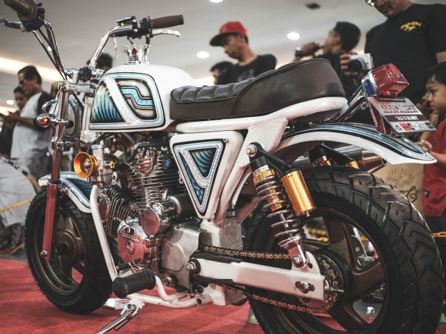 Motor kustom Honda Monkey bermesin 2-silinder Foto: Bangkit Jaya Putra/kumparan