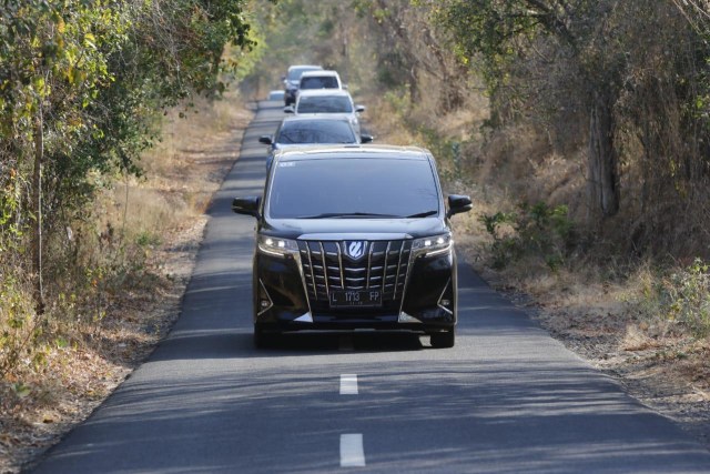 Toyota Alphard hybrid Foto: muhammad ikbal/kumparan