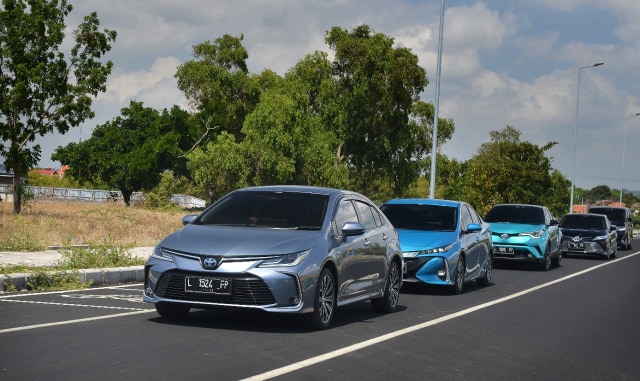 Mobil-mobil hybrid Toyota Foto: dok. TAM