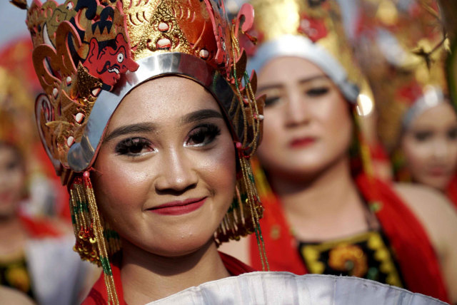 Penari festival Gandrung Sewu di Pantai Marina Boom, Banyuwangi, Sabtu (12/10/2019). Foto: Jamal Ramadhan/kumparan