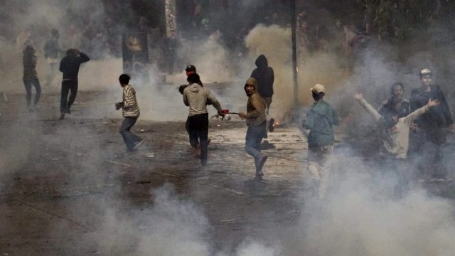 Massa aksi rusuh saat berunjuk rasa di kawasan gedung DPR Jakarta. Foto: Jamal Ramadhan/kumparan