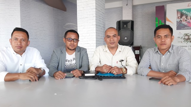 Perwakilan tim pengacara Supriadi & Co. Foto: Lukman Budianto/kendarinesia.