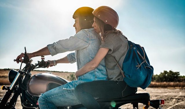 Ilustrasi berboncengan. Foto: allstate.com