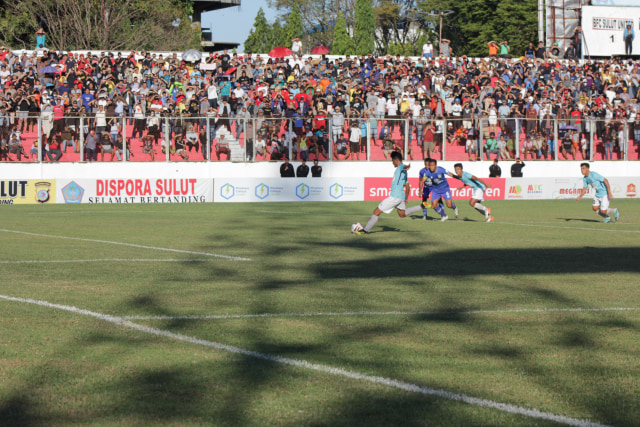 Laga tim Bogor FC Sulut United di Stadion Klabat, Manado