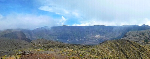 5 Kaldera Gunung Api Indonesia yang Mendunia dan Fenomenal | kumparan.com