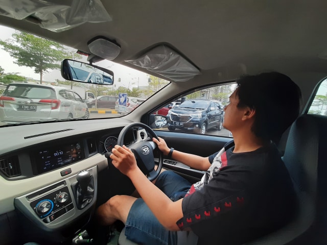 Posisi mengemudi di New Daihatsu Sigra. Foto: Bangkit Jaya Putra/kumparan