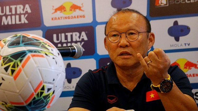Pelatih Timnas Vietnam Park Hang Seo memberikan keterangan pers jelang pertandingan kualifikasi melawan Indonesia di Sanur, Bali, Senin (14/10/2019). Foto: Fanny Kusumawardhani/kumparan