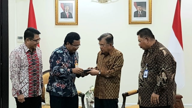 Taspen Setorkan Dana Pensiun ke Wakil Presiden, Jusuf Kalla. Foto: Dok. Setwapres