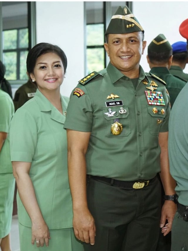 Aktris Bella Saphira bersama suami. Foto: Instagram/@bellasaphiraofficial