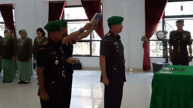 Pengambilan sumpah oleh Dandim 1417 Kendari yang baru, Kolonel infanteri Alamsyah. Foto: Lukman Budianto/kendarinesia.