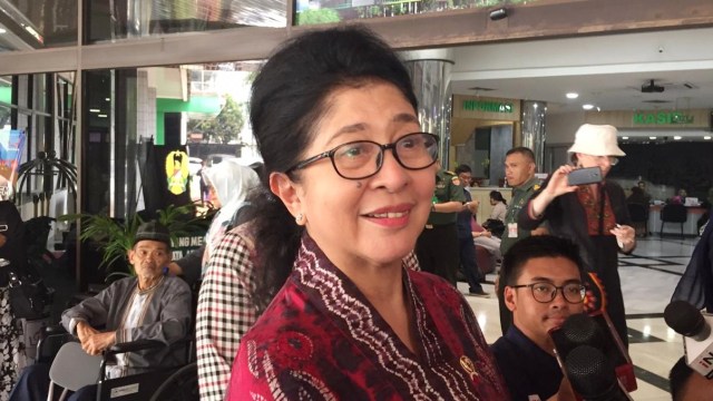 Menteri Kesehatan Nila Moeloek di RSPAD Gatot Subroto, Jakarta, Selasa (15/10).  Foto: Lutfan Darmawan/kumparan 