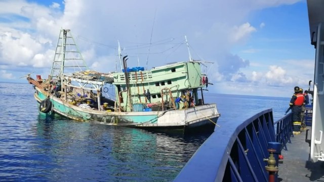 Kementrian Kelautan dan Perikanan menangkap kapal illegal fishing berbendera Vietnam dan Malaysia. Foto: Dok. Kementerian Kelautan dan Perikanan 