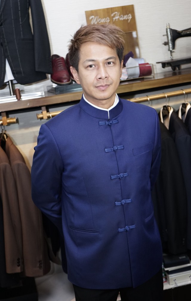 Penyanyi Delon saat fitting baju pernikahan di Wong Hang, Grand Indonesia, Jakarta, Selasa, (15/10/2019). Foto: Ronny