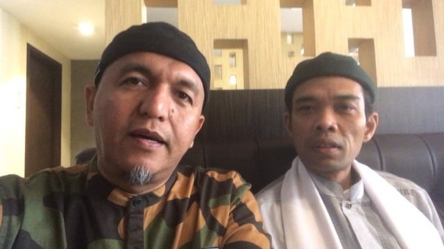 USTAD Abdul Somad dan sahabatnya, Hendrianto. 