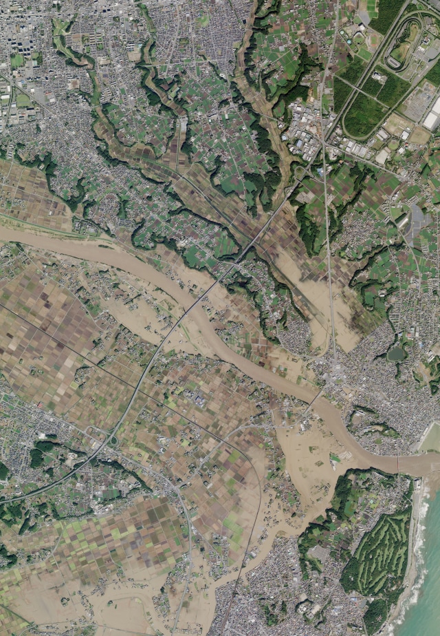 Gambar satelit menunjukkan kondisi di sekitar Sungai Naka setelah Topan Hagibis di Jepang, Minggu (13/10/2019). Foto: Planet Labs Inc. via REUTERS