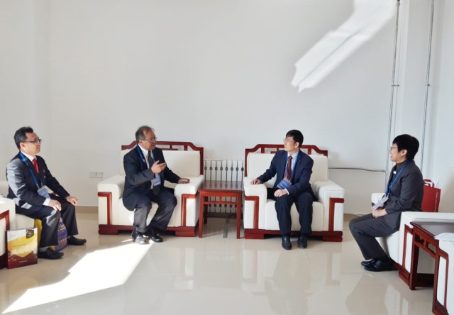 Rektor Itera Ofyar Z Tamin melakukan pembicaraan bilateral dengan President Shandong University Tiongkok Prof. Han Shenghao di sela pertemuan Liga Kampus Kampus Kota Pelabuhan Dunia atau Port-City Universities League (PUL) di Tiongkok, Rabu (16/10) | Foto : Humas Itera