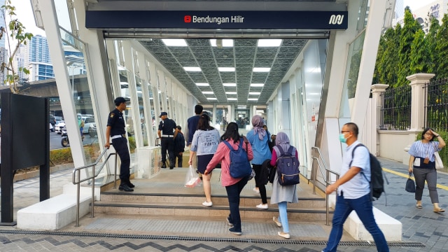 Ilustasi di depan Stasiun MRT Bendungan Hilir, Jakarta.  Foto: Shutter Stock