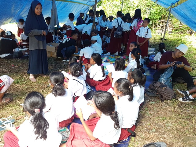 Kondisi siswa di kelas darurat. (16/10). Dok : Lentera Maluku