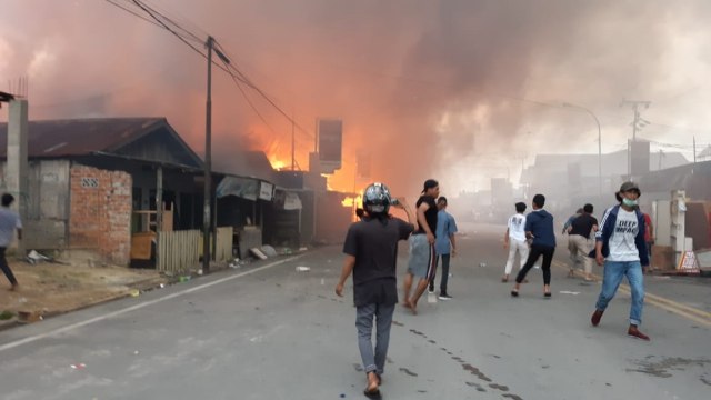 Suasana saat ricuh di Penajam Paser Utara, Kalimantan Timur.  Foto: Dok. Istimewa