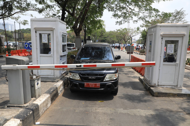 Pintu parkir di Lapangan Parkir IRTI, Monas, Jakarta, Senin (17/10). Foto: Iqbal Firdaus/kumparan