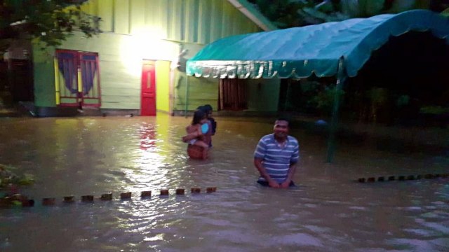 Rumah yang terendam banjir di Desa Latitik Kecamatan Simeulue Tengah, Kabupaten Simeulue, Aceh. Foto: Dok. Istimewa