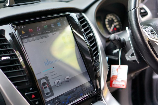 Head unit M Tech di Mistubishi Pajero Sport. Foto: Nugroho Sejati/kumparan