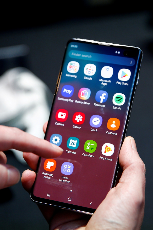 Samsung Galaxy S10 terbaru. Foto: REUTERS/Henry Nicholls