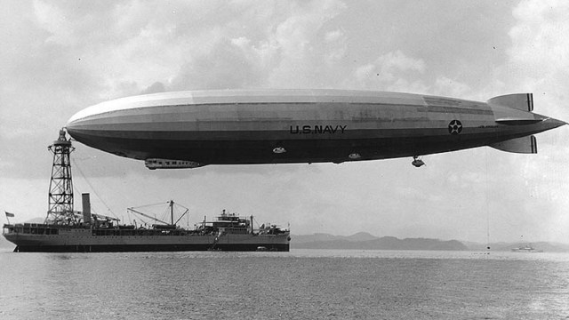 Foto: Kapal induk unik pada masa perang dunia I yang dapat beroperasi di air dan udara
