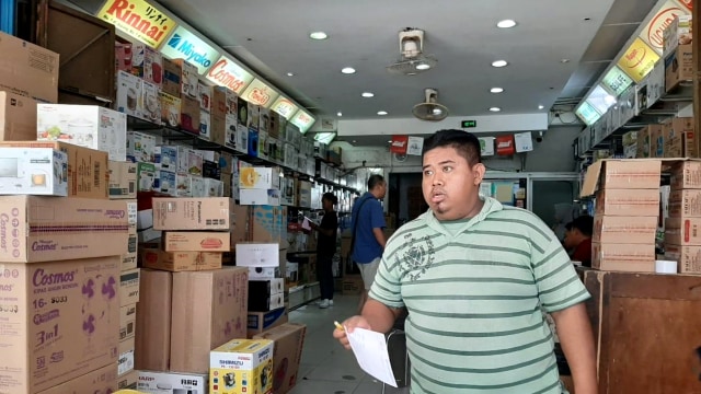 Suasana di kawasan pusat elektronik Glodok Jakarta Barat, Jumat (18/10). Foto: Nurul Nur Azizah/kumparan