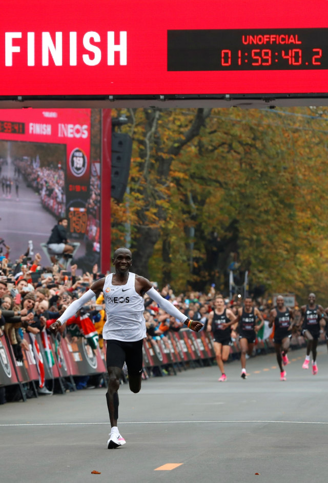 Eliud Kipchoge di Ineos 1:59 Challenge. Foto: Reuters/Leonhard Foeger