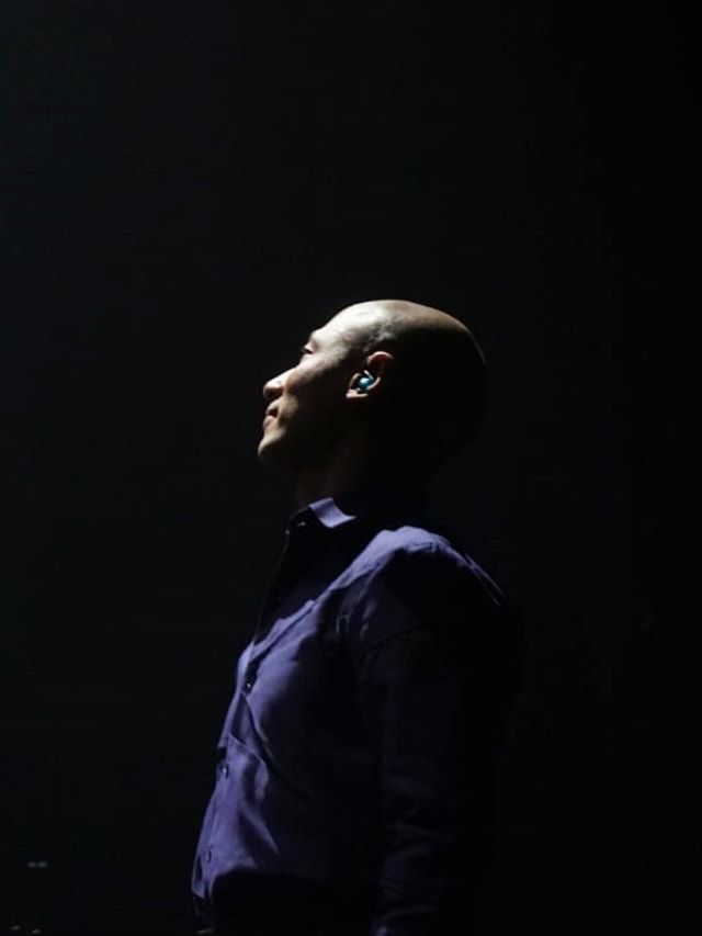 Penampilan Marcell dalam konsernya bertajuk ‘Marcell Tujuh Belas’ di Balai Sarbini, Jakarta, Jumat (18/10). Foto: Fanny Kusumawardhani/kumparan 