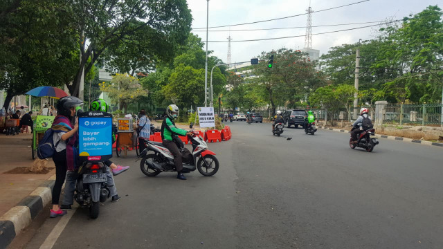 Pengamanan di sekitar DPR jelang pelantikan Jokowi-Ma'ruf. Foto: Paulina Herasmaranindar/kumparan