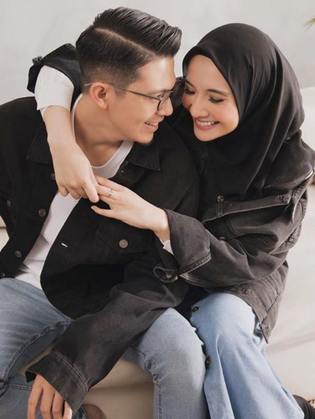Zaskia Sungkar dan Irwansyah. Foto: Instagram/@zaskiasungkar15