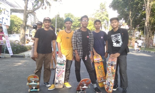 Remaja anggota komunitas skateborad berharap Jokowi bisa sedikan fasilitas bermain buat mereka (kanalbali/KR13)