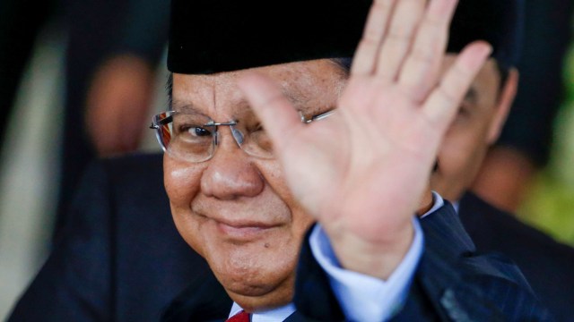 Ketua Umum Partai Gerindra Prabowo Subianto tiba di Gedung Nusantara, kompleks Parlemen, Senayan, Jakarta, Minggu (20/10/2019). Foto: Reuters/Willy Kurniawan