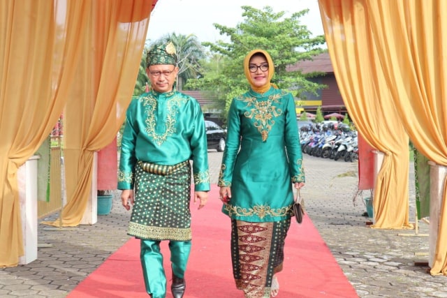 Wali Kota Pontiaak, Edi Rusdi Kamtono dan istri. Foto: Dok Pemkot Pontianak