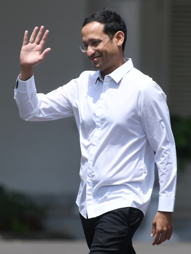 CEO goJek Nadiem Makarim melambaikan tangan di Kompleks Istana Kepresidenan, Jakarta.  Foto: ANTARA FOTO/Wahyu Putro A