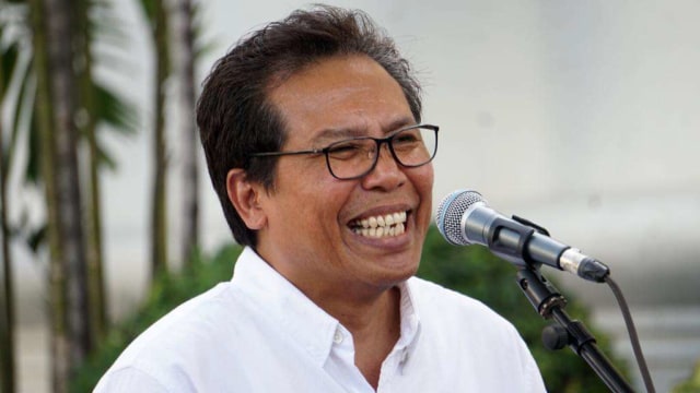 Komisaris Utama Adhi Karya Fadjroel Rahman memberikan keterangan pers usai bertemu Jokowi. Foto: Kevin Kurnianto/kumparan