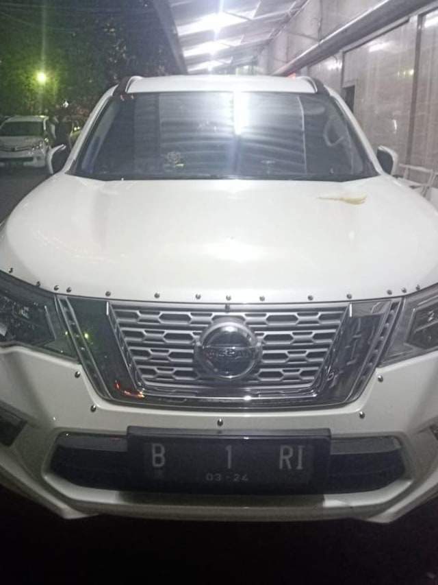 Nissan Terra yang halangi jalur tamu pelantikan Joko Widodo-Ma'ruf Amin di Hotel Raffles. Foto: Dok. Istimewa
