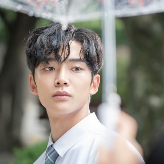 Rowoon di serial drama 'Extraordinary You' Foto: Instagram/@mbcdrama_now