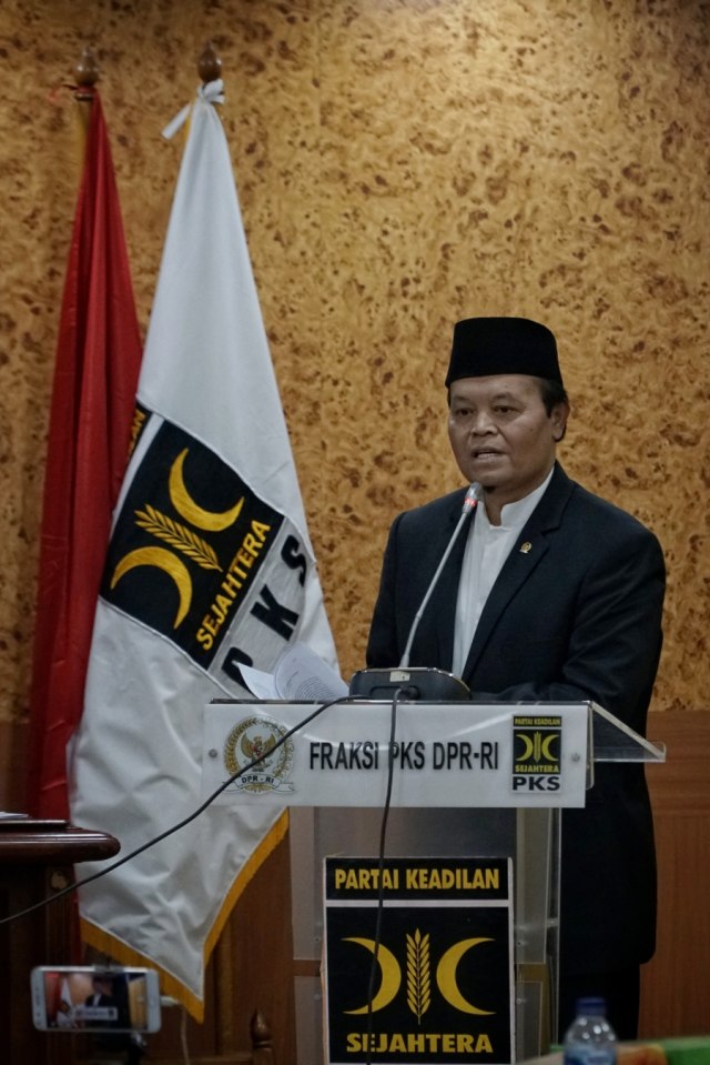 Wakil Ketua MPR, Hidayat Nur Wahid membuka acara Seminar Hari Santri Fraksi PKS di Gedung Nusantara 1, Komplek Parlemen RI, Senayan, Jakarta, Selasa (22/10). Foto: Jamal Ramadhan/kumparan