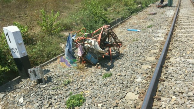 Kondisi bentor milik Wiji (107), warga Dusun Plumbungan Kecamatan Baureno yang tertabrak kereta api di Dusun Sayag Desa Blongsong Kecamatan Baureno Bojonegoro. Selasa (22/10/2019)