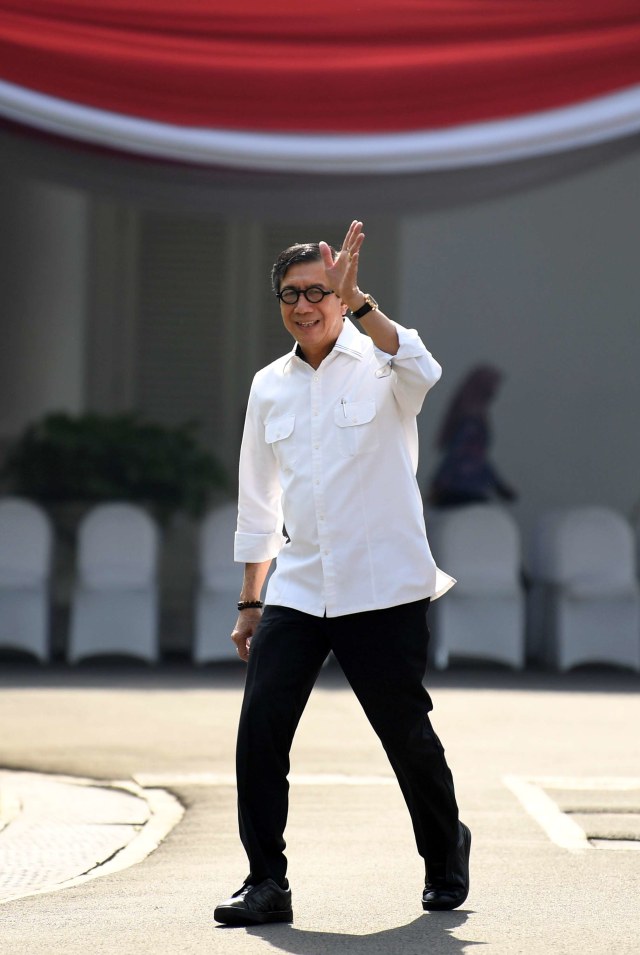 Mantan Menkumham Yasonna Laoly tiba Kompleks Istana Kepresidenan di Jakarta, Selasa (22/10/2019).  Foto: ANTARA FOTO/Puspa Perwitasari