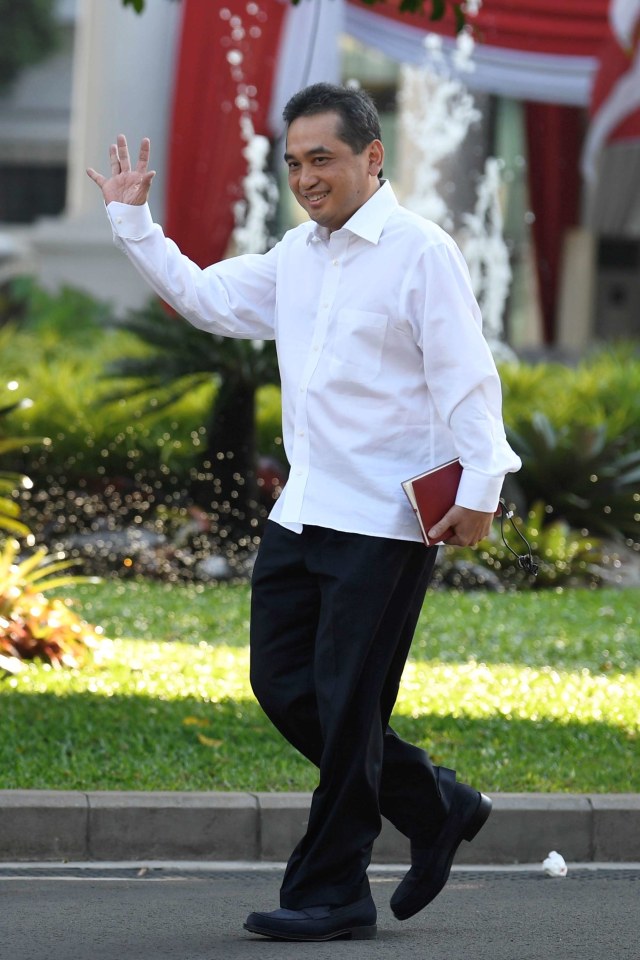Ketum PB Ikatan Anggar seluruh Indonesia Agus Suparmanto tiba Kompleks Istana Kepresidenan di Jakarta, Selasa (22/10/2019).  Foto: ANTARA FOTO/Puspa Perwitasari