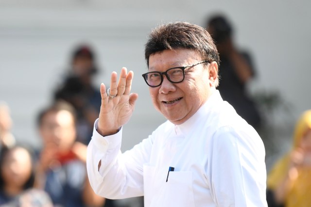 Tjahjo Kumolo saat tiba di Kompleks Istana Kepresidenan, Jakarta.  Foto: ANTARA FOTO/Puspa Perwitasari