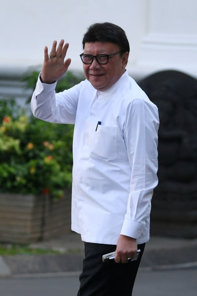 Mantan Menteri Dalam Negeri Tjahjo Kumolo tiba Kompleks Istana Kepresidenan di Jakarta, Selasa (22/10/2019).  Foto: ANTARA FOTO/Wahyu Putro A