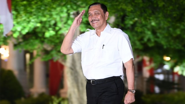 Mantan Menko Maritim Luhut Binsar Pandjaitan tiba di Kompleks Istana Kepresidenan di Jakarta, Selasa (22/10/2019).
Foto: ANTARA FOTO/Wahyu Putro A