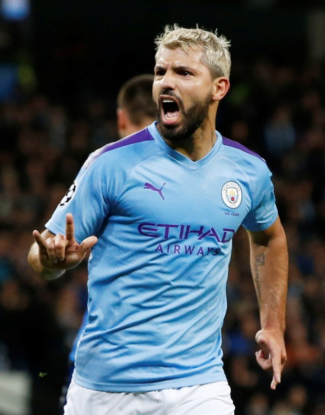 Sergio Aguero merayakan gol ke gawang Atalanta. Foto: Reuters/Andrew Yates