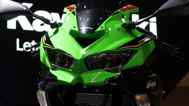 Tampilan headlamp Ninja ZX-25R. Foto: Ghulam Muhammad Nayazri/kumparan