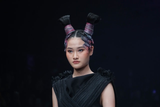 L'OREAL PROFESSIONNEL "Colour Trophy" featuring 12 Finalists and Rinda Salmun di Jakarta Fashion Week 2020. Foto: Fanny Kusumawardhani/kumparan